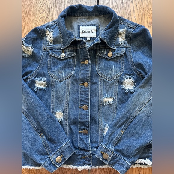 Between Us. Classic Blue Distressed Jean Jacket LARGE - Picture 12 of 16